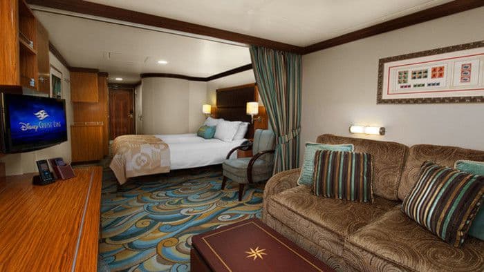Disney Cruise Lines Disney Dream Accomm Concierge G02-DDDF-concierge-family-oceanview-verandah-stateroom-catV-09.jpg